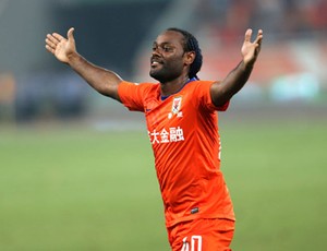 Vagner Love Shandong Luneng (Foto: Divulgação / Site Oficial)