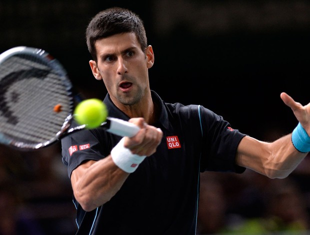 Djokovic x Pierre Hugues-Herbert tênis MASTERS 1000 de Paris (Foto: AFP)