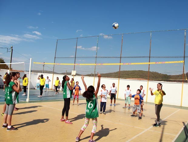  Escolinha de Voleibol de  Itaúna MG (Foto: Prefeitura de Itaúna/Divulgação)