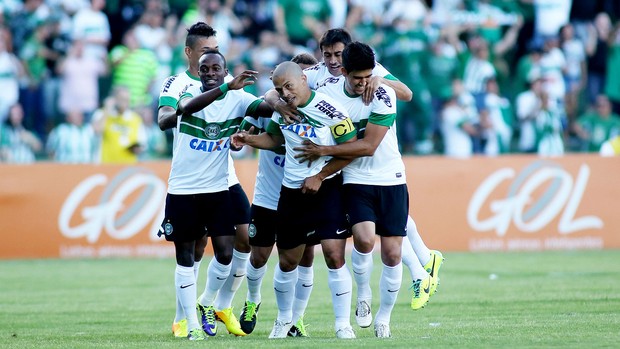 ALex coritiba gol grêmio (Foto: Cleber Yamaguchi / Agência Estado)