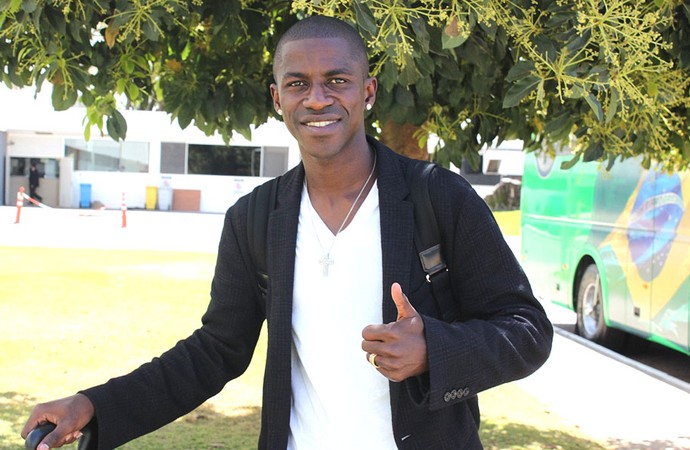 Ramires apresentação Seleção Brasileira (Foto: Fabricio Marques)