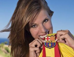 Andrea Huisgen torce para o Barcelona (Foto: Reprodução/Twitter)