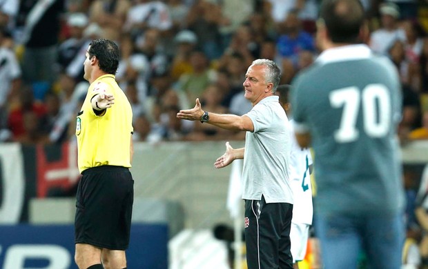 Dorival Vasco e Goiás (Foto: Alexandre Cassiano / Agência o Globo)