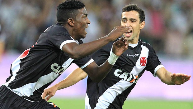 Thales comemora gol do Vasco contra o Goías (Foto: Marcelo Sadio / Vasco.com.br)