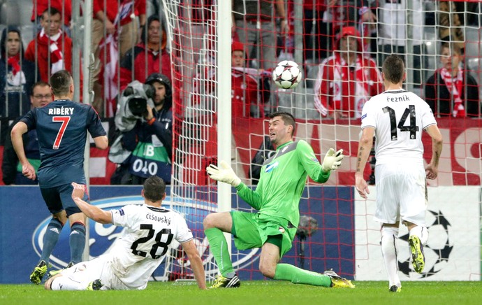 Ribery comemoração Bayern de Munique contra Viktoria Liga dos Campeões (Foto: AP)