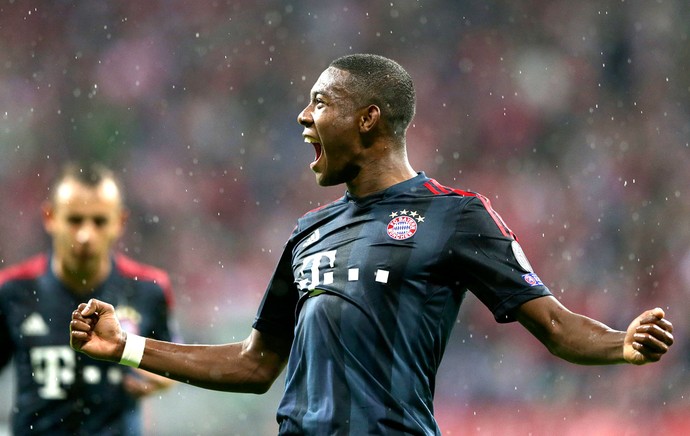 David Alaba comemoração Bayern de Munique contra Viktoria Liga dos Campeões (Foto: Ap)