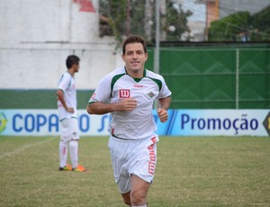 Ramon marcou pela primeira vez com a camisa da Cabofriense (Foto: Léo Borges)