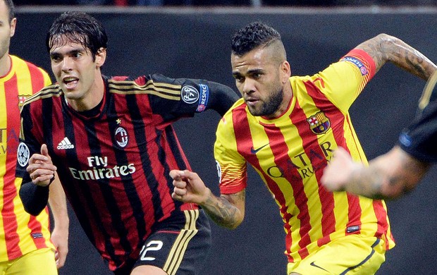 Daniel Alves e Kaká jogo Milan e Barcelona (Foto: EFE)