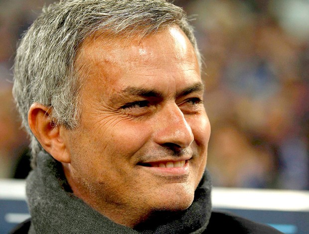 José Mourinho jogo Chelsea e Schalke Liga dos Campeões (Foto: AP)