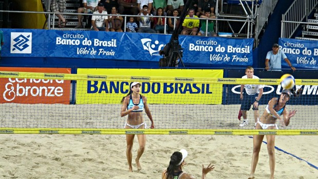 Maria Clara e Carol vencem Ágatha e Bárbara Seixas (Foto: Túlio Moreira)