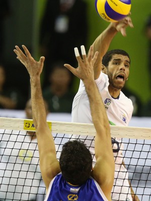 Oposto Wallace foi o grande nome do jogo (Foto: Divulgação/FIVB)