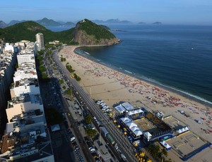 Arena montada em Copacabana recebe jogos até o domingo (Foto: Divulgação/CBV)