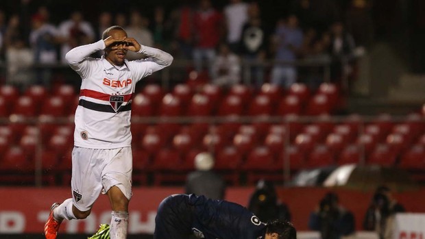 Ademilson São Paulo x Náutico (Foto: Rubens Chiri / saopaulofc.net)