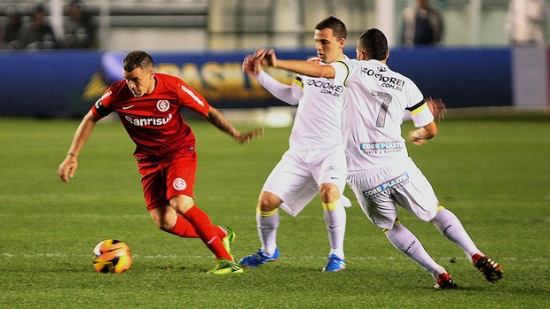 D´Alessandro e Montillo jogo Santos x Internacional (Foto: Lucas Baptista / Agência Estado)