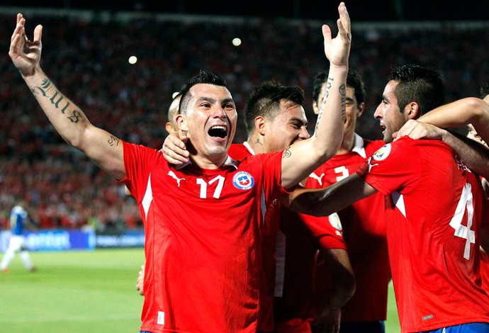 Chile comemora gol contra o Equador (Foto: Agência Reuters)