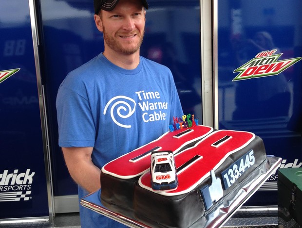 Bolo de aniversário de Dale Earnhardt Jr Nascar (Foto: Divulgação)