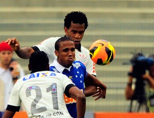 Gil corinthians borges cruzeiro no Pacaembu (Foto: Marcos Ribolli / Globoesporte.com)