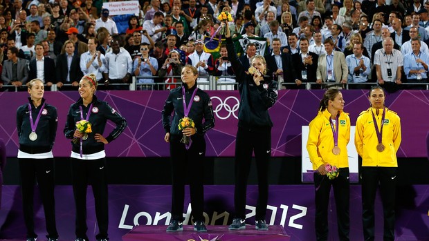 Em Londres, Walsh/May ficou com o ouro, e Ross/Kess com a prata. Juliana e Larissa foram bronze (Foto: Getty Images)