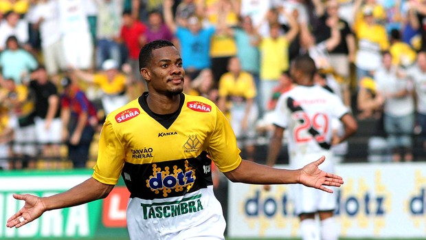 Lins comemoração Criciúma contra o Vasco (Foto: Fernando Ribeiro / Agência Estado)