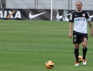 Fabio Santos treino Corinthians (Foto: Rodrigo Faber)