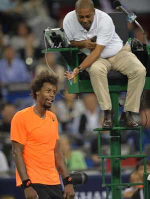 tênis masters 1000 de xangai novak djokovic gael monfils juiz carlos bernardes (Foto: AFP)