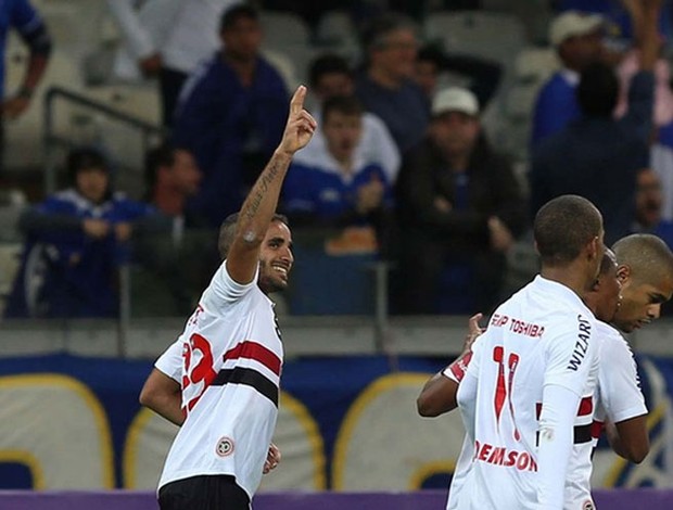 Douglas São Paulo x Cruzeiro (Foto: Rubens Chiri / saopaulofc.net)