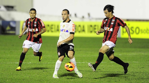 Everton Atlético-PR Corinthians (Foto: Marcos Ribolli)