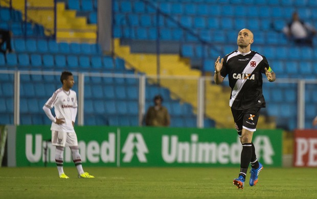 Cris gol Vasco x Fluminense (Foto: Celso Pupo / Ag. Estado)