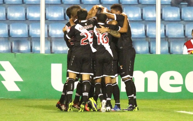 Comemoração do Vasco contra o Fluminense (Foto: Jamira Furlani / Avaí FC)