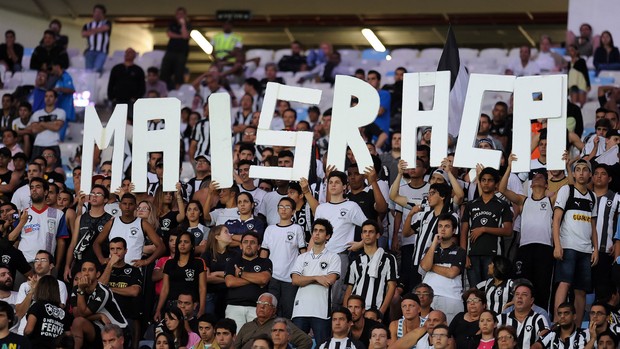 Torcida Botafogo Mais raça (Foto: Peter Ilicciev / Agência Estado)