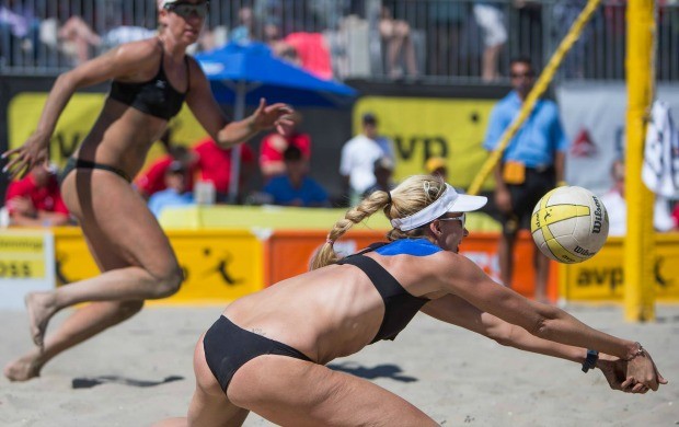 Ao lado de April Ross, Kerri Walsh venceu a etapa de Santa Barbara do Circuito Americano (Foto: Divulgação/AVP)