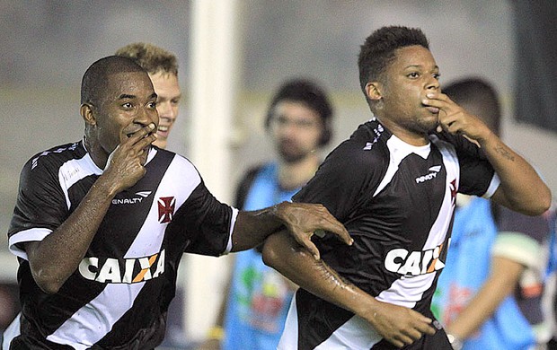 André e Edmilson comemoração Vasco contra Internacional (Foto: Marcelo Sadio / Site do Vasco)