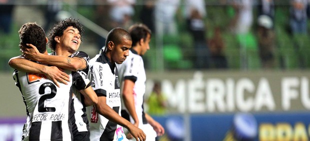 Marcos Rocha comemoração Atlético-MG e Ponte Preta  (Foto: Cristiane Mattos / Agência Estado)