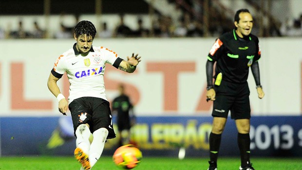 Pato Corinthians e Bahia (Foto: Marcos Ribolli)