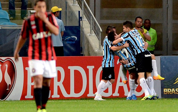 Riveros comemoração gol Grêmio contra Atlético-PR (Foto: Edu Andrade / Ag. Estado)