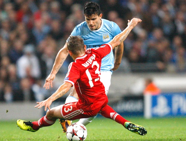 Sergio Aguero jogo Manchester City e Bayern de Munique (Foto: AP)