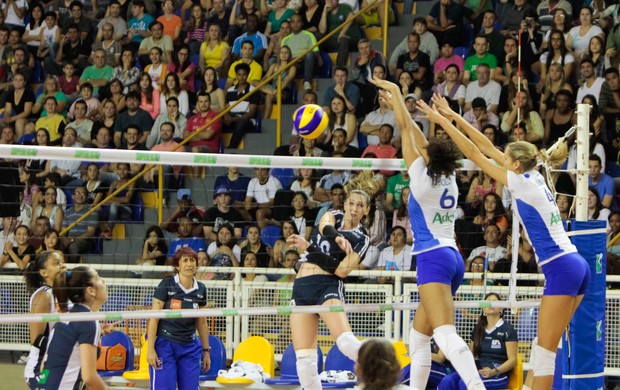 Superliga feminina: Araraquara x Rio de Janeiro (Foto: Deivide Leme/Tribuna Impressa)