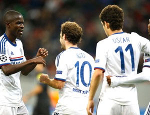 Ramires comemora gol do chelsea contra o STEAUA BUCARESTE (Foto: Agência AP)