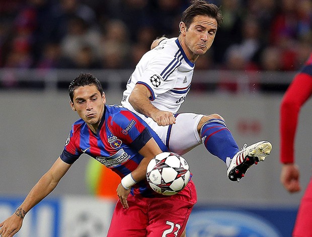Lampard jogo Chelsea contra Steua Bucarest (Foto: EFE)