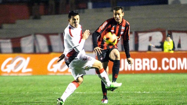 jogo Atlético-PR contra Vitória (Foto: Joka Madruga / Futura Press)