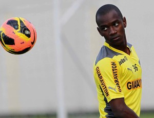 Hyuri treino Botafogo (Foto: Marcio Mercante / Agência Estado)