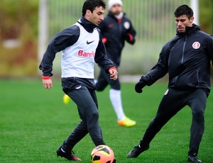 Scocco e Alex treinam no CT do Parque Gigante (Foto: Alexandre Lops / Inter, DVG)