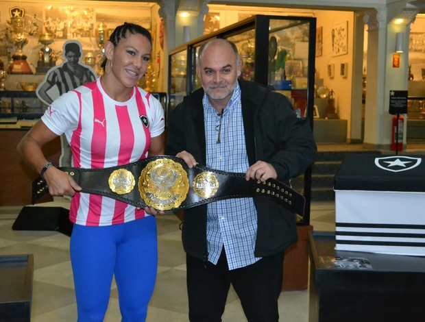 Cris Cyborg Maurício Assumpção MMA Botafogo (Foto: Adriano Albuquerque)