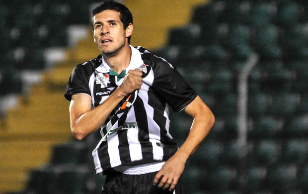 Maylson comemora gol do Figueirense contra o Ceara (Foto: Eduardo Valente / Agência estado)