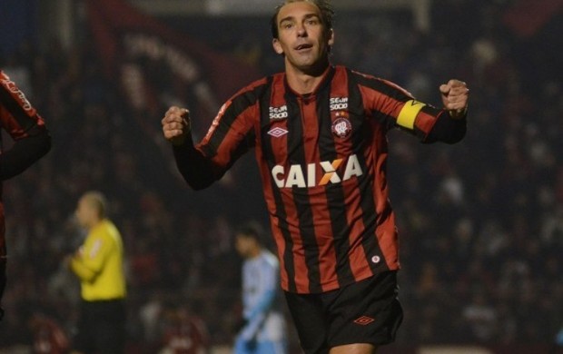 Paulo Baier, meia do Atlético-PR (Foto: Site oficial do Atlético-PR/Gustavo Oliveira)