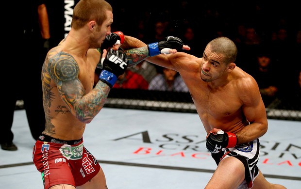 UFC  Eddie Wineland e Renan Barao (Foto: Agência Getty Images)