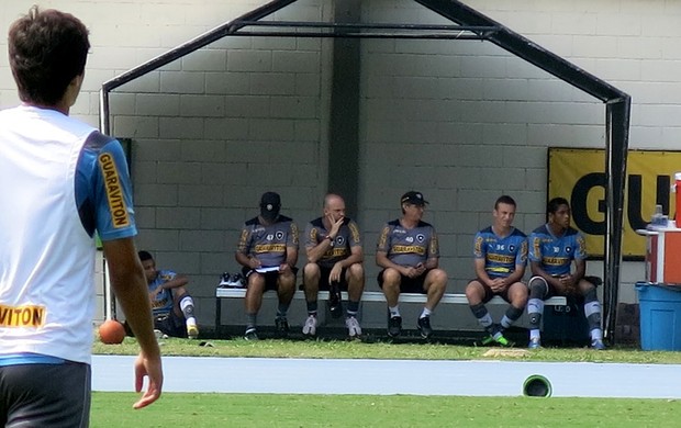 oswaldo de oliveira botafogo treino (Foto: Raphael Zarko)