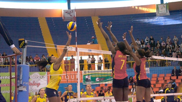 Vôlei Brasil e Colômbia  (Foto: Thierry Gozzer)