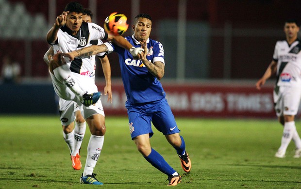 Guerrero Ponte Preta x Corinthians (Foto: Marcos Ribolli / Globoesporte.com)