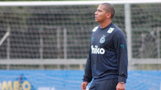 Walter, atacante do Goiás, treina em Porto Alegre (Foto: Diego Guichard / GLOBOESPORTE.COM)